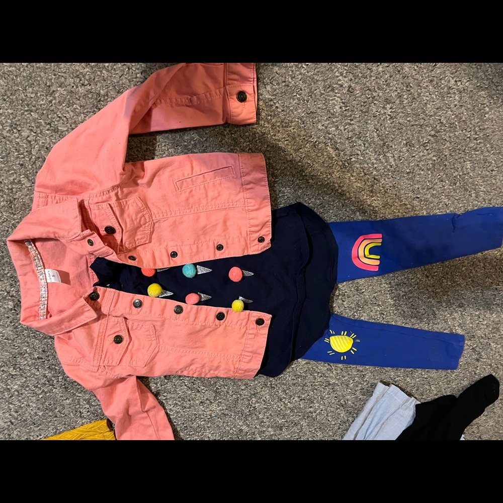 Super cute 5T complete outfit set.